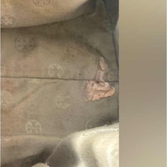 Flawed Tory Burch Robinson Tote - Picture 8 of 10